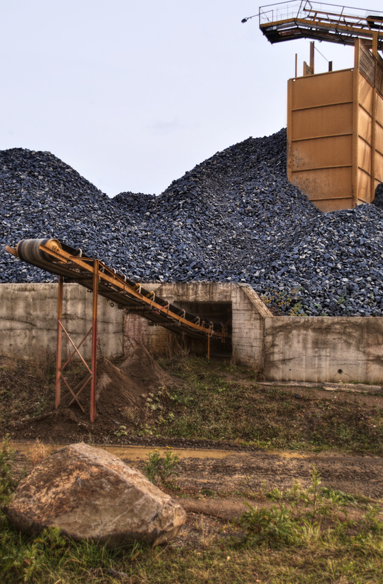 Förderband im Steinbruch